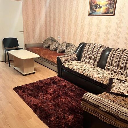 Ореховая Горка Апартаменты С Балконом И Лифтом Narva Ngoại thất bức ảnh